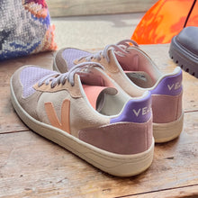 Load image into Gallery viewer, VEJA V10 Leather Natural Peach Lilac