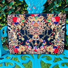 Load image into Gallery viewer, CAMILLA FLORAL CLUTCH