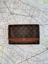 Load image into Gallery viewer, LOUIS VUITTON Bordeaux 24 Monogram