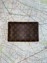 Load image into Gallery viewer, LOUIS VUITTON Bordeaux 24 Monogram
