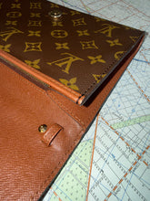 Load image into Gallery viewer, LOUIS VUITTON Bordeaux 24 Monogram