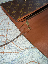 Load image into Gallery viewer, LOUIS VUITTON Bordeaux 24 Monogram