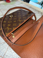 Load image into Gallery viewer, LOUIS VUITTON Bordeaux 24 Monogram