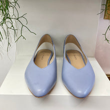 Load image into Gallery viewer, MI PIACI LILAC LEATHER SLINGBACK FLATS