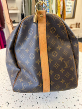 Load image into Gallery viewer, LOUIS VUITTON Keepall 55 Monogram