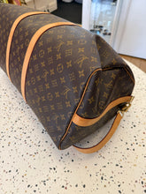 Load image into Gallery viewer, LOUIS VUITTON Keepall 55 Monogram