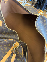 Load image into Gallery viewer, LOUIS VUITTON Keepall 55 Monogram