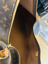 Load image into Gallery viewer, LOUIS VUITTON Keepall 55 Monogram