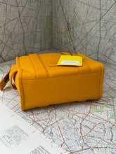 Load image into Gallery viewer, MARC JACOBS Tote Bag Gold Leather