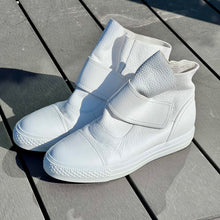 Load image into Gallery viewer, MOOCHI Leather Hi-Top White