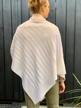 Load image into Gallery viewer, IVYBLU WOOL PONCHO IVORY